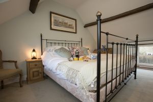 _gorgeous low burn cottage 59.jpg